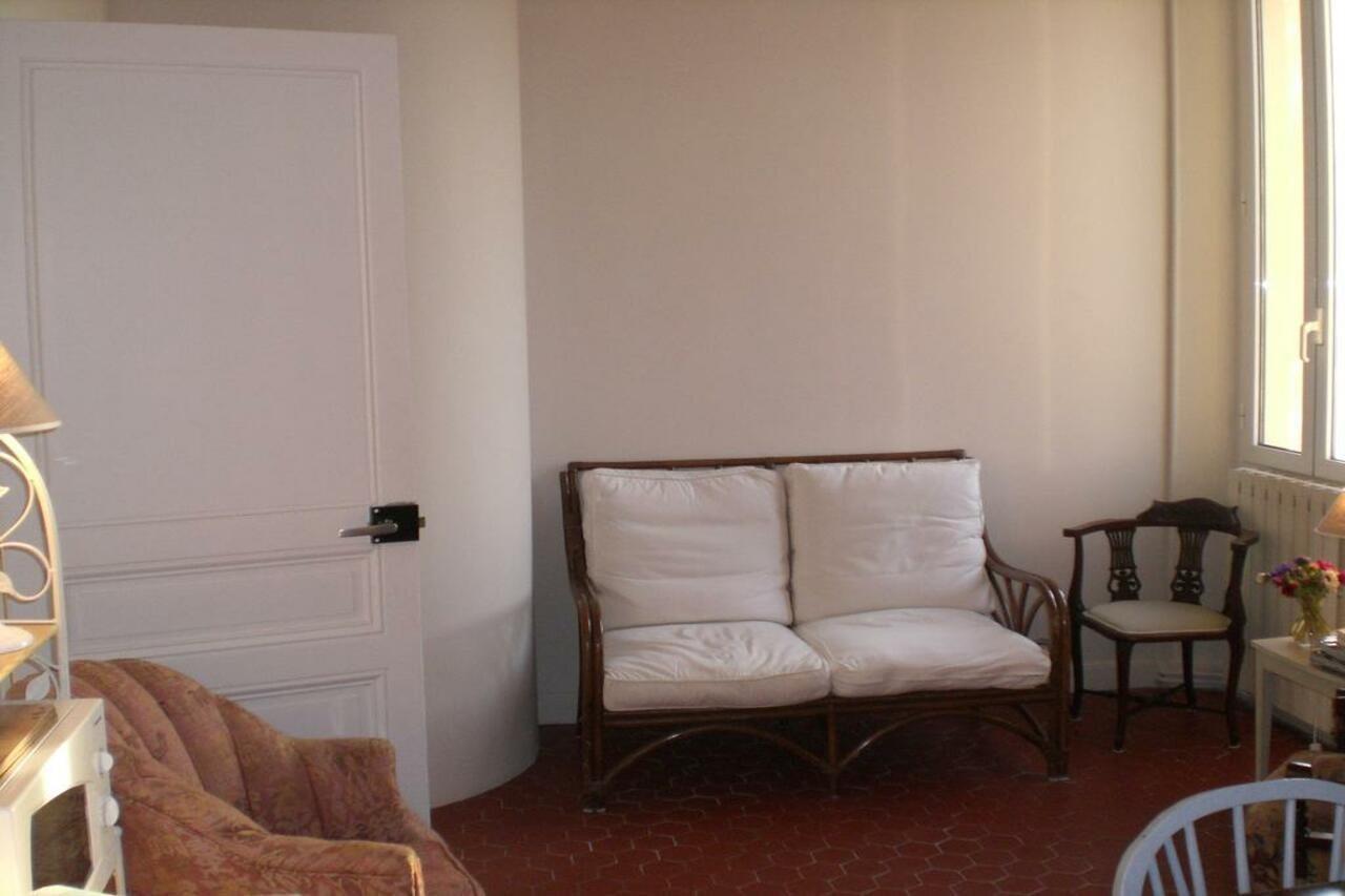 Charming 2 Bed With Balcony Located In Old Town Easy Walk To The Palais And Beaches 120 Apartment *