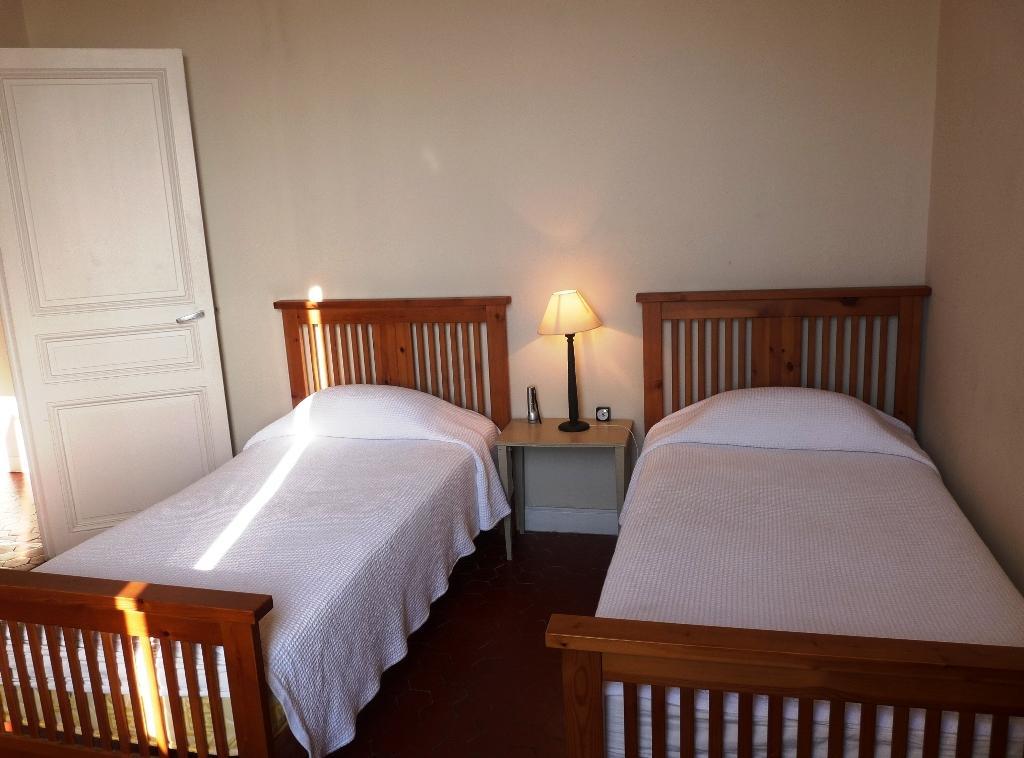 Charming 2 Bed With Balcony Located In Old Town Easy Walk To The Palais And Beaches 120 Apartment Cannes