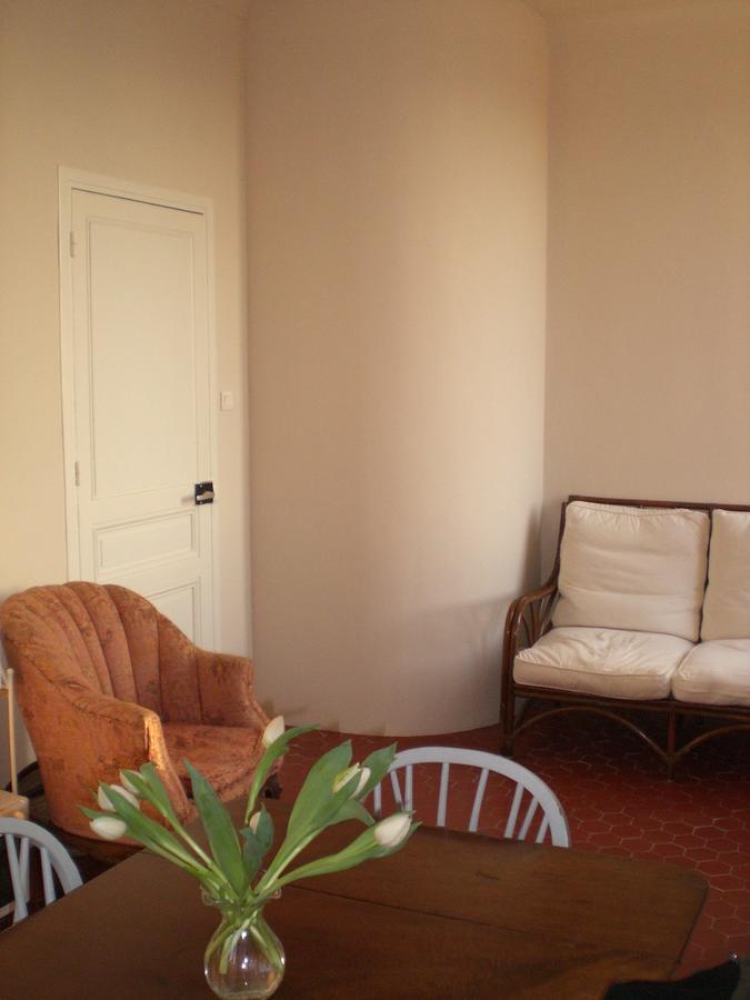 Apartment Charming 2 Bed With Balcony Located In Old Town Easy Walk To The Palais And Beaches 120 *