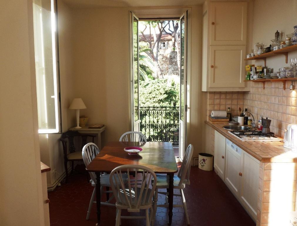 Charming 2 Bed With Balcony Located In Old Town Easy Walk To The Palais And Beaches 120 Cannes