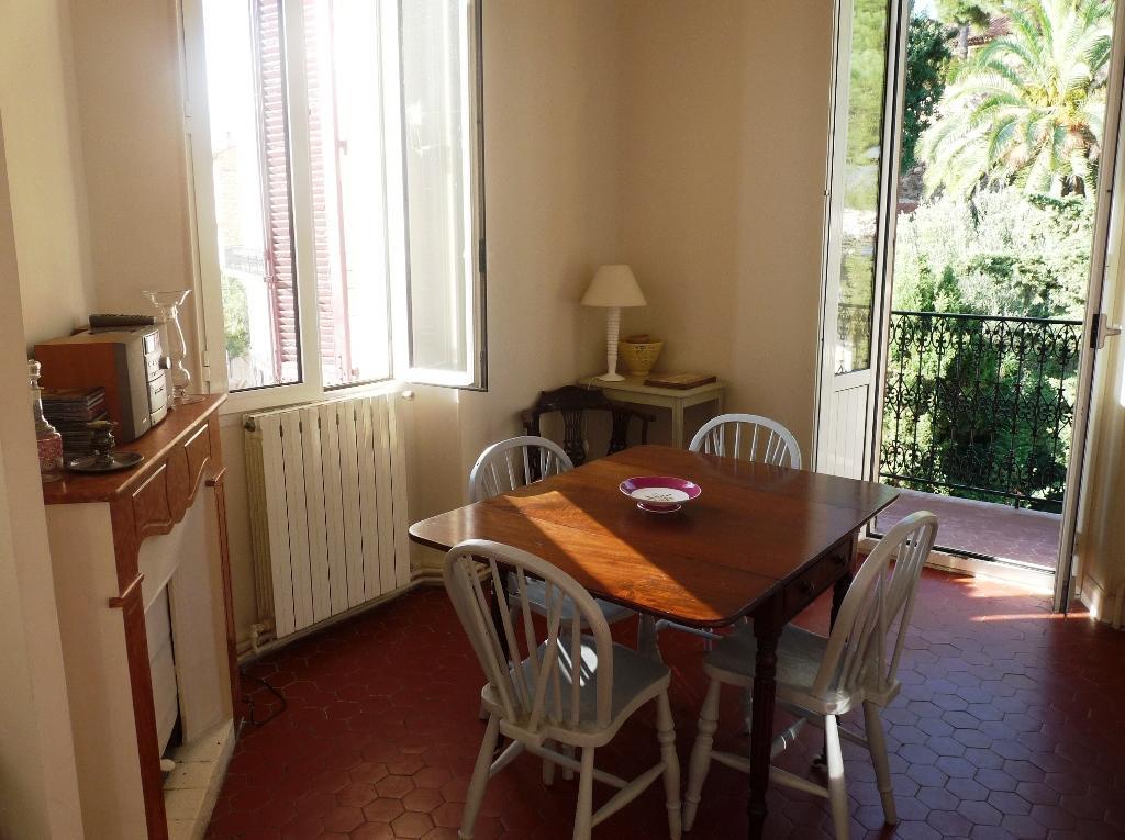 Charming 2 Bed With Balcony Located In Old Town Easy Walk To The Palais And Beaches 120 Apartment Cannes