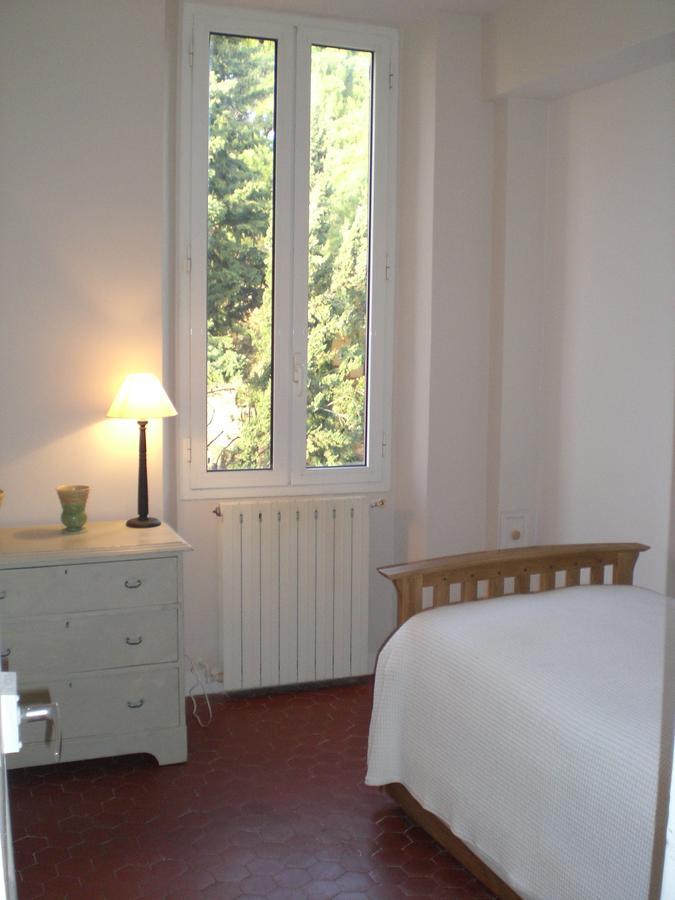 Charming 2 Bed With Balcony Located In Old Town Easy Walk To The Palais And Beaches 120 Apartment